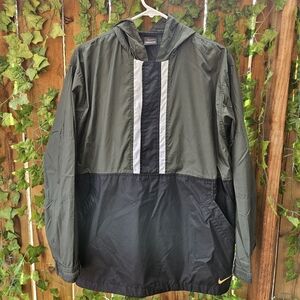 Nike Men's Green and Black Jacket